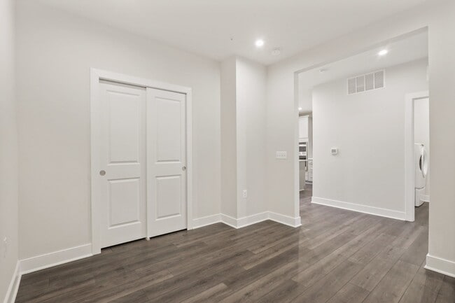 Building Photo - 100 St Ives Pl