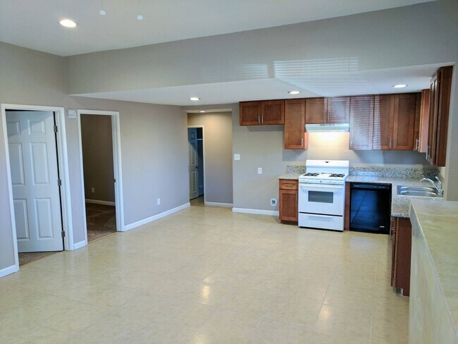 Building Photo - 4531 Park Ave