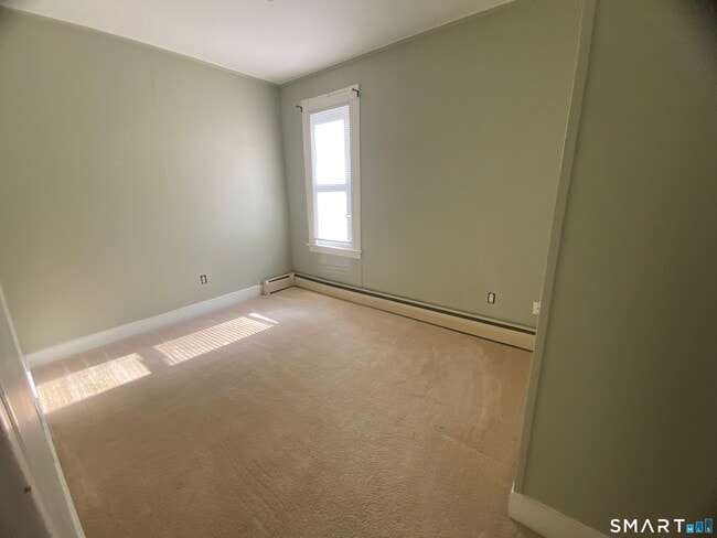 Building Photo - 114 Nooks Hill Rd