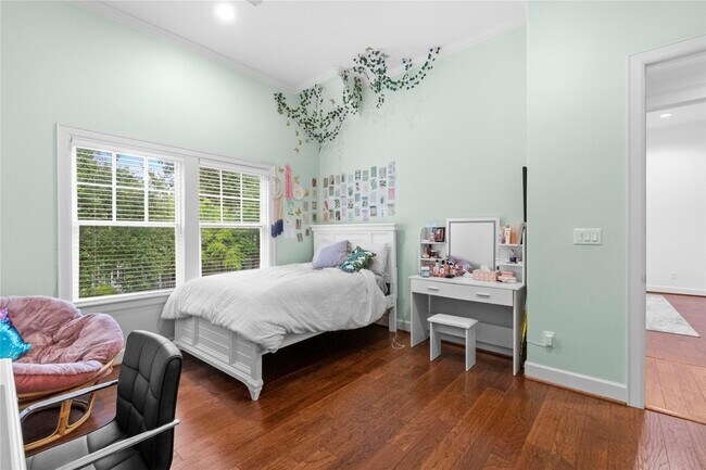 Building Photo - 6404 Community Dr