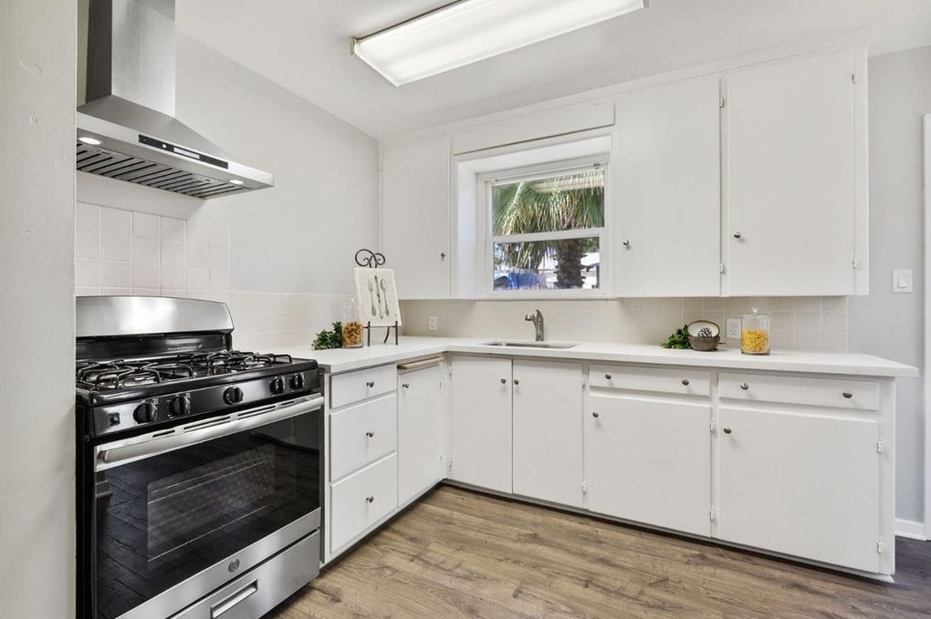kitchen - 10185 Alhambra Ave