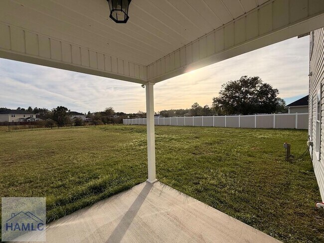 Building Photo - 117 White Oak Dr NE