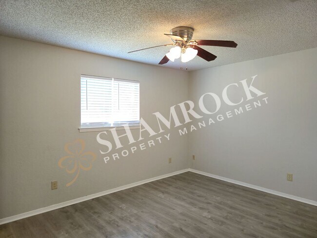 Building Photo - 3/2 Hewitt Home