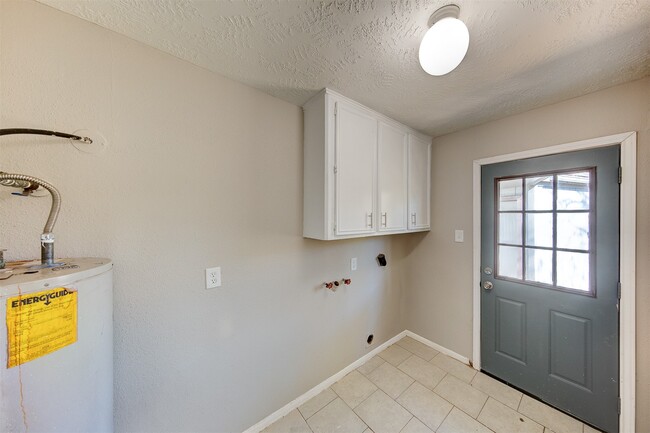 Building Photo - 361 Dawn Hill Dr