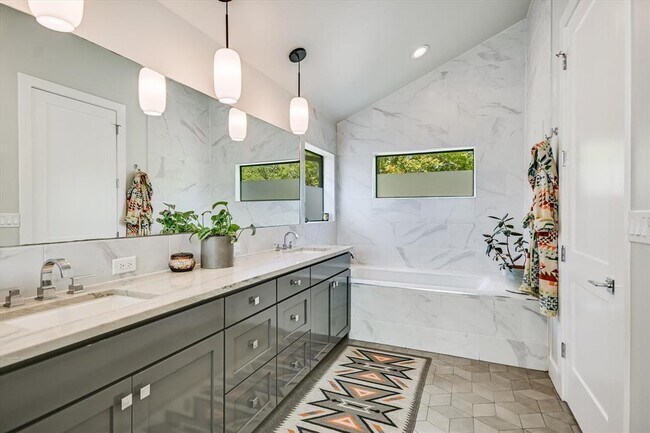 Building Photo - 2011 Arpdale St