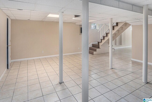 Building Photo - 3137 Woodhaven Dr