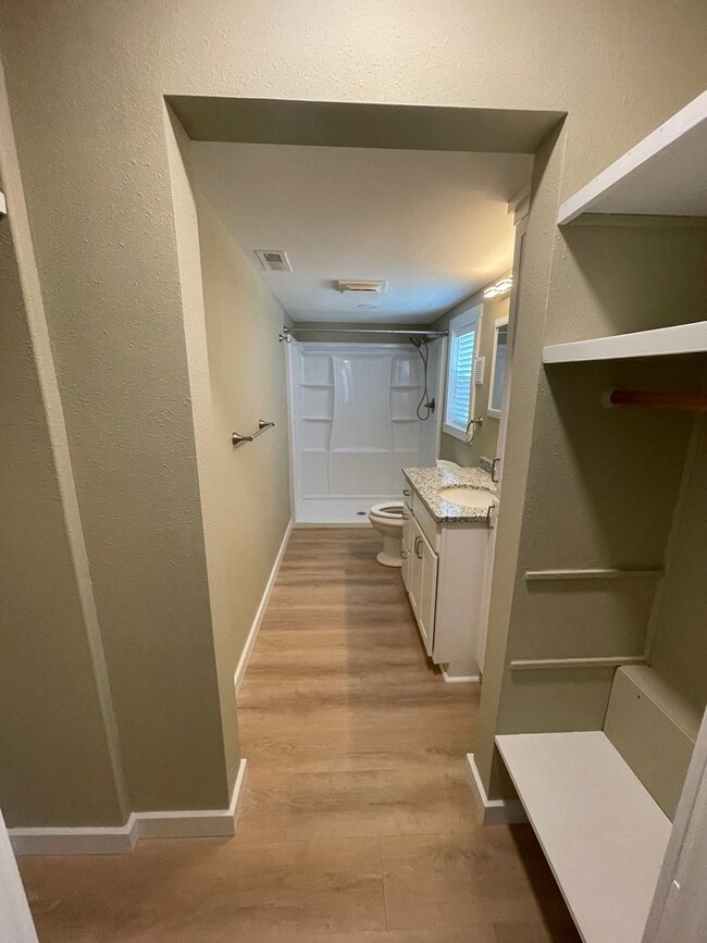 Building Photo - Fully Remodeled Home on Large Lot!
