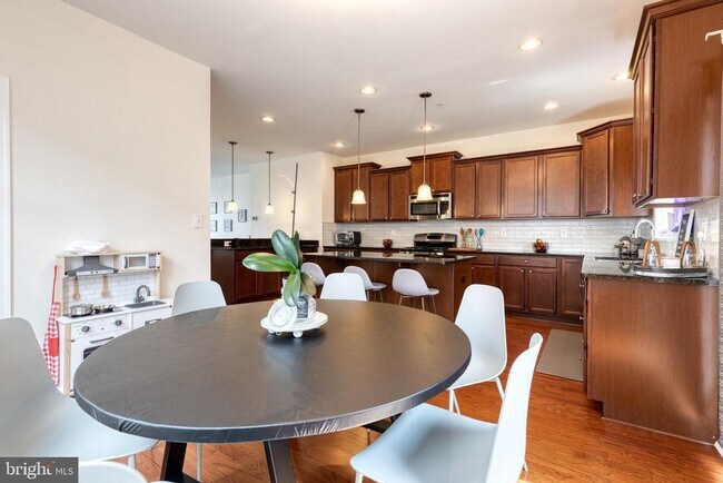 Building Photo - 513 Bluffton Dr