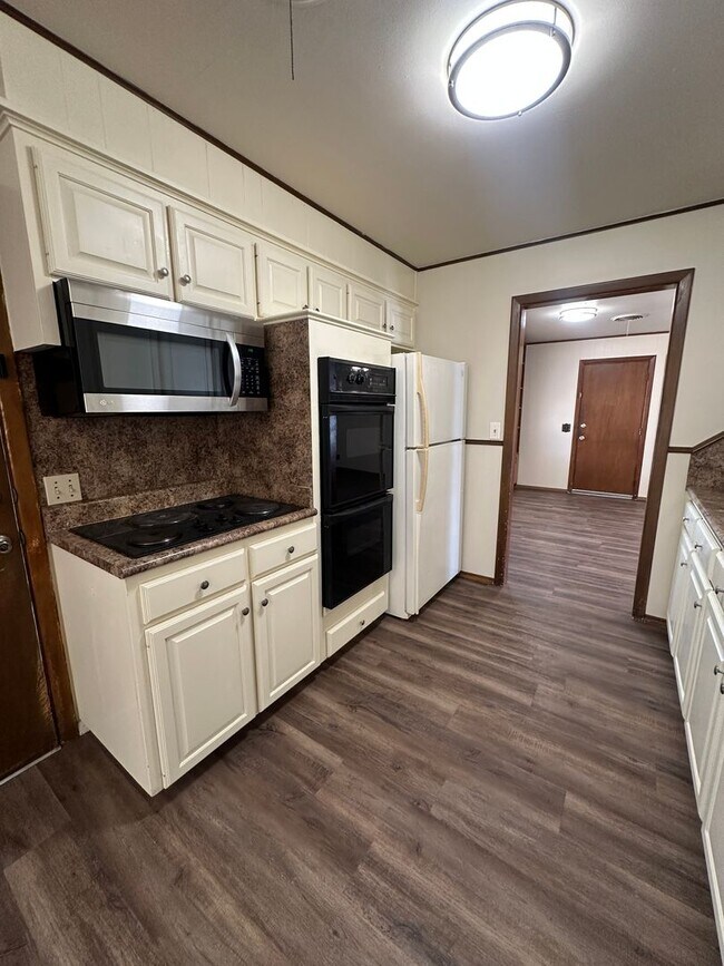 Building Photo - Beautiful Home on Mesa Circle!