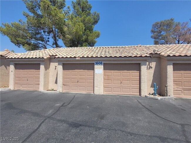Primary Photo - 1608 N Torrey Pines Dr