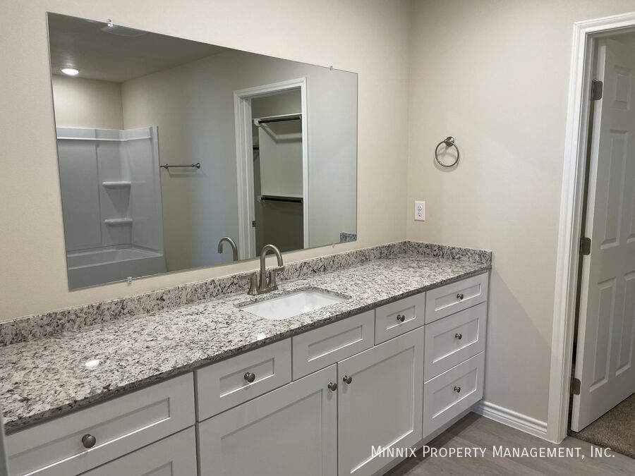 Building Photo - 1349 Bajada St