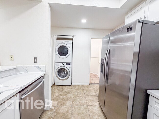 Building Photo - 11933 Goshen Ave