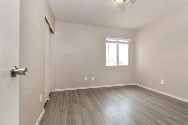 Building Photo - 2018 Annbriar Ave