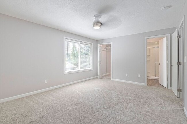 Building Photo - 4 bedroom 3 bath home in Tualatin with sep...