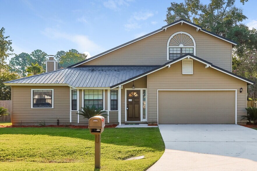 Primary Photo - 6145 Island Forest Dr