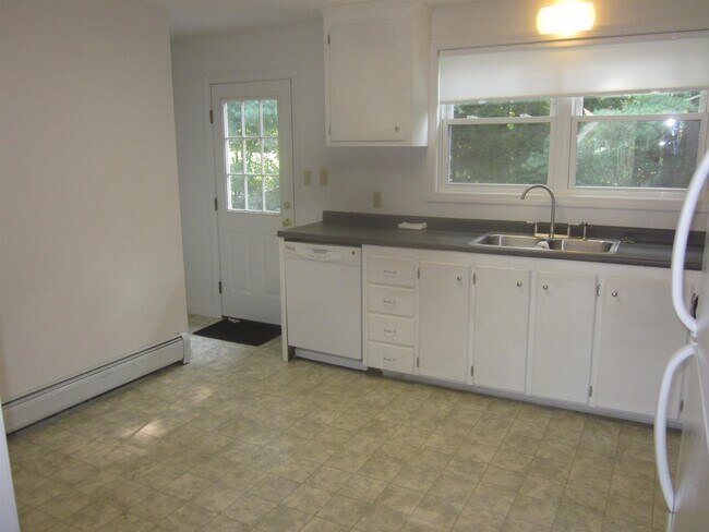 Building Photo - 49 Sunset Dr
