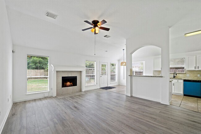 Building Photo - 21055 Southern Colony Ct