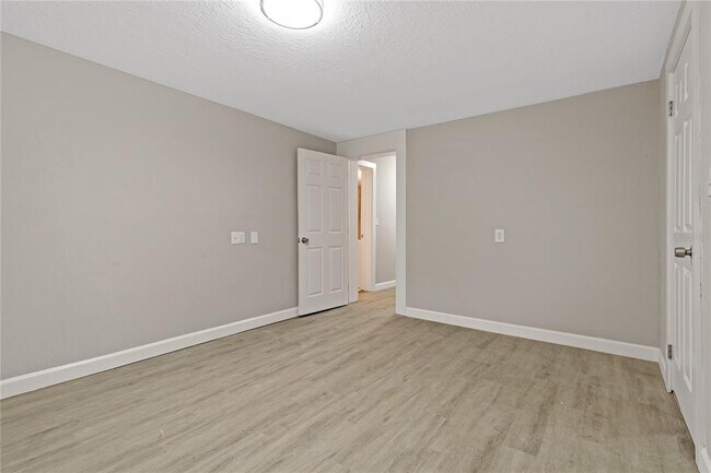 Building Photo - 8441 Bayshore Dr