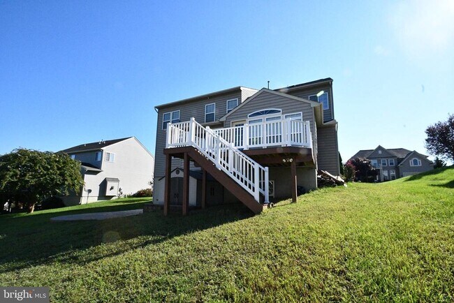 Building Photo - 9 Latham Ln