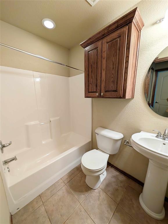 Building Photo - 609 Sally Ct