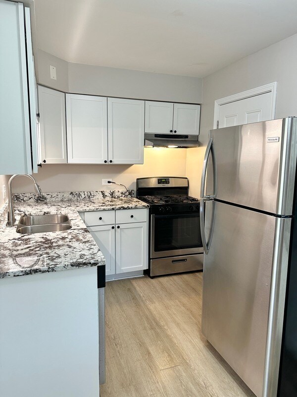 Building Photo - 525 Ryan Ln