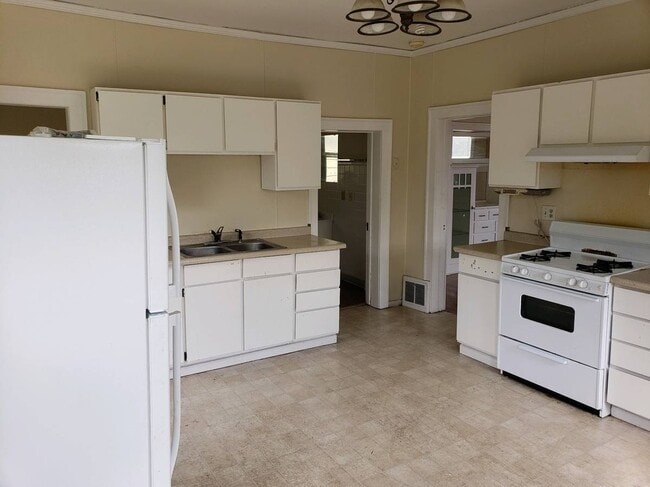 Building Photo - 1703 Erie Ave