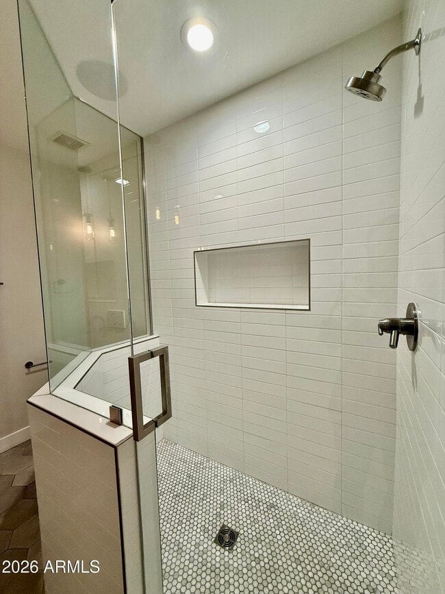 Building Photo - 21 E 6th St