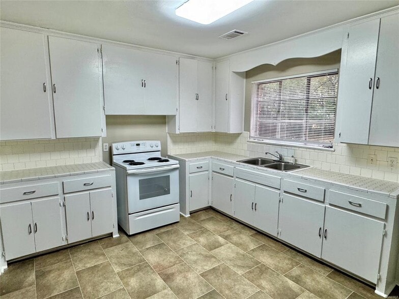 Building Photo - 108 Brantwood Dr