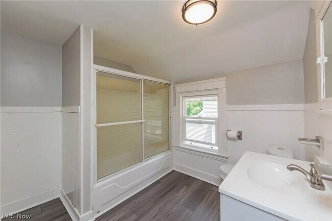 Building Photo - 3 Bedroom 1 Bathroom House in Lorain