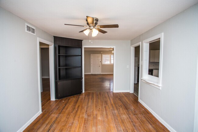 Building Photo - 2408 32nd St