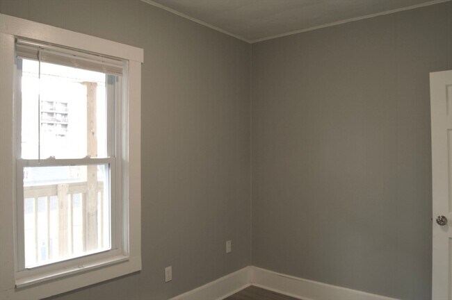 Building Photo - 105 Clarendon St