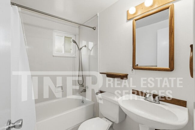 Building Photo - 8665 Everglade Dr