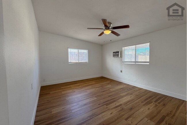 Building Photo - 4Bed/2Bath House at Chandler Blvd/McQueen Rd! Ready for Immediate Move-In! – NO HOA!