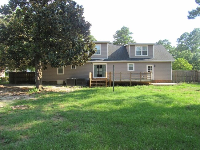 Building Photo - 4 Bedroom 2.5 Bath Home