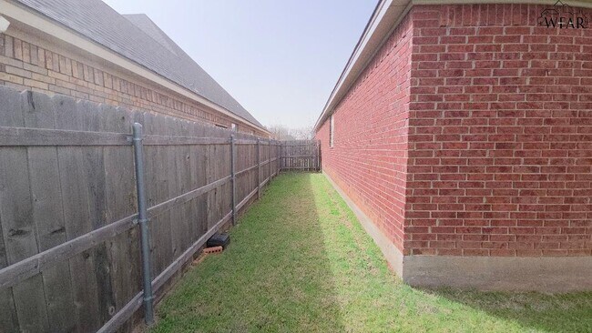 Building Photo - 16 Liberty Ct