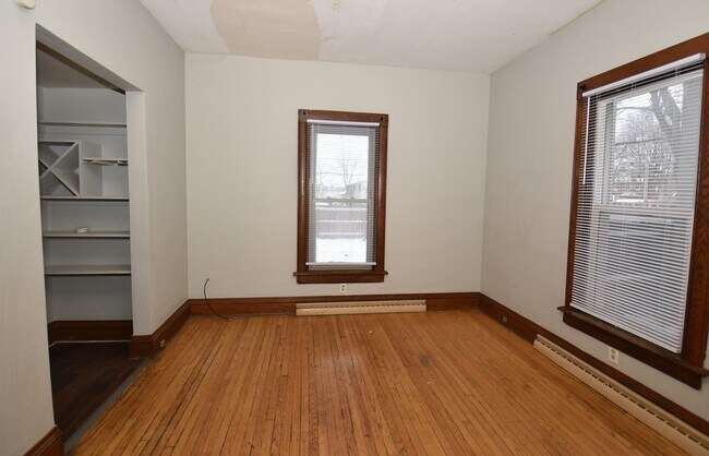 Building Photo - 508 S St Joseph St