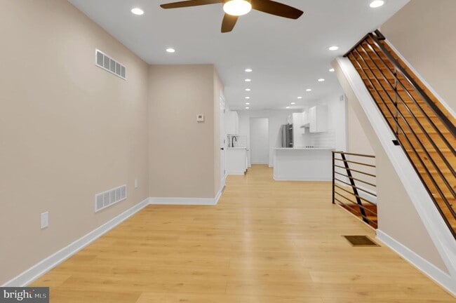 Building Photo - 274 S Alden St