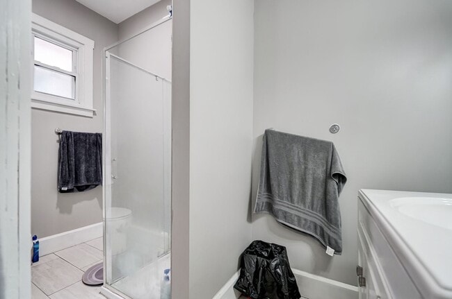 Building Photo - Clifton House For 2026-2027!