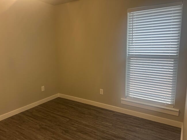 Building Photo - 1711 141st St