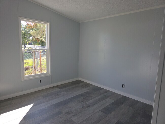 Building Photo - 13542 Trinity Ave