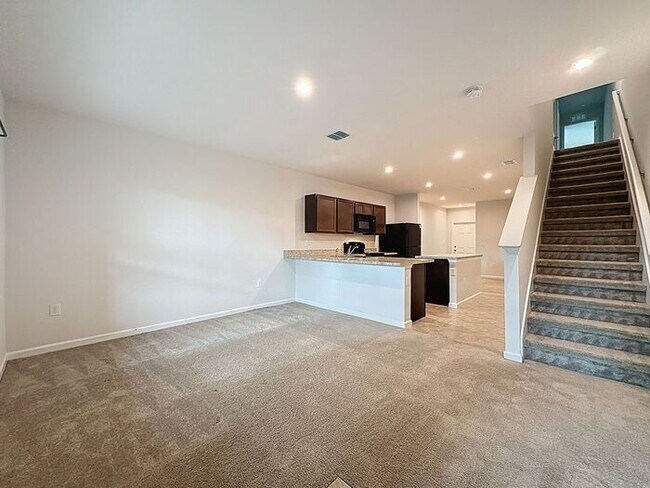 Building Photo - Dream Townhome in Magnolia Grove, Davenport !