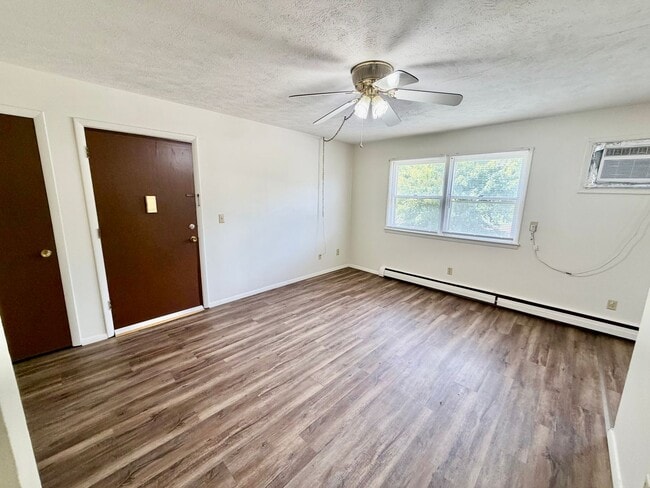 Building Photo - 102 College Park Ct
