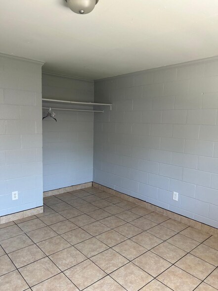 Building Photo - 2451 Gervais St