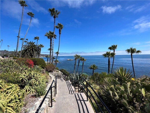 Building Photo - 327 Aster St