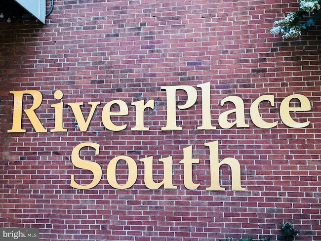 Building Photo - 1021 Arlington Blvd