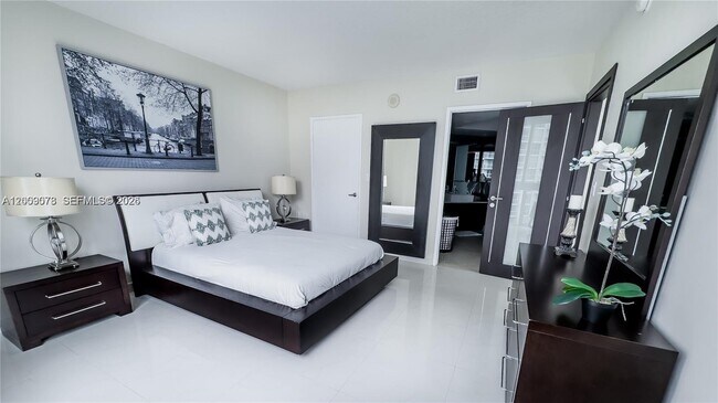 Building Photo - 200 Sunny Isles Blvd