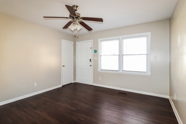 Building Photo - 208 Sam Pate Dr