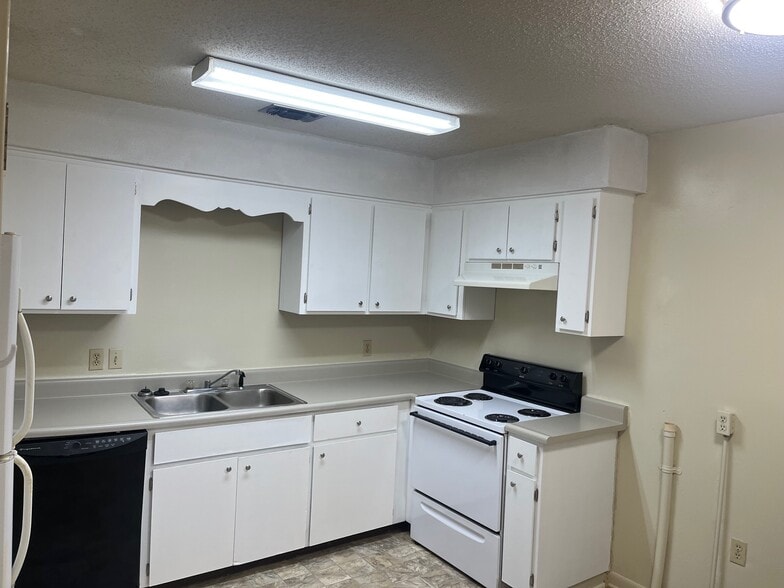 Upgraded kitchen - 25 6th St