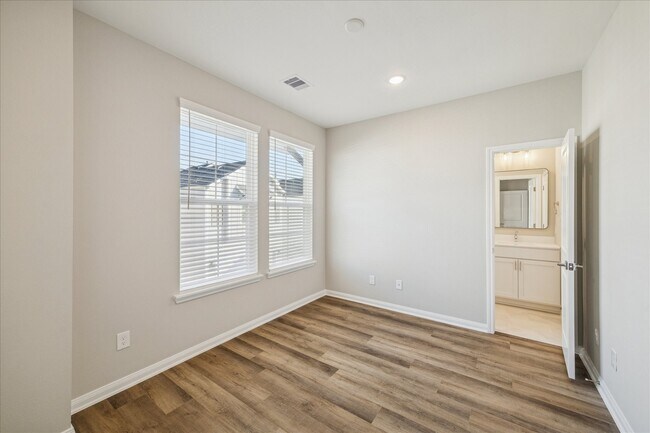 Building Photo - 8127 Esther Acres Ln