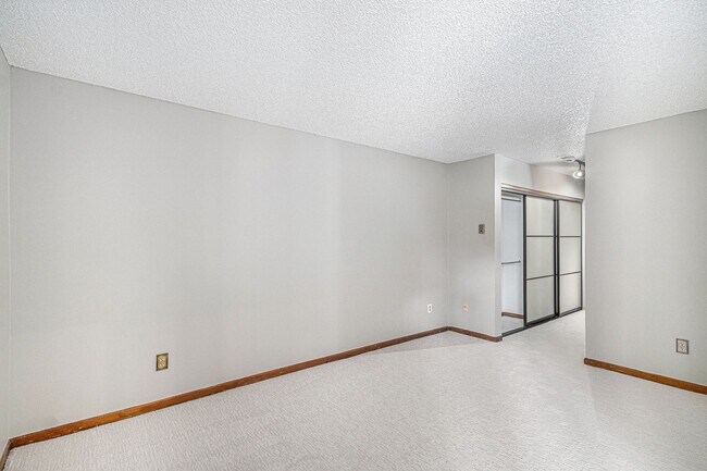 Building Photo - 13950 E Oxford Pl